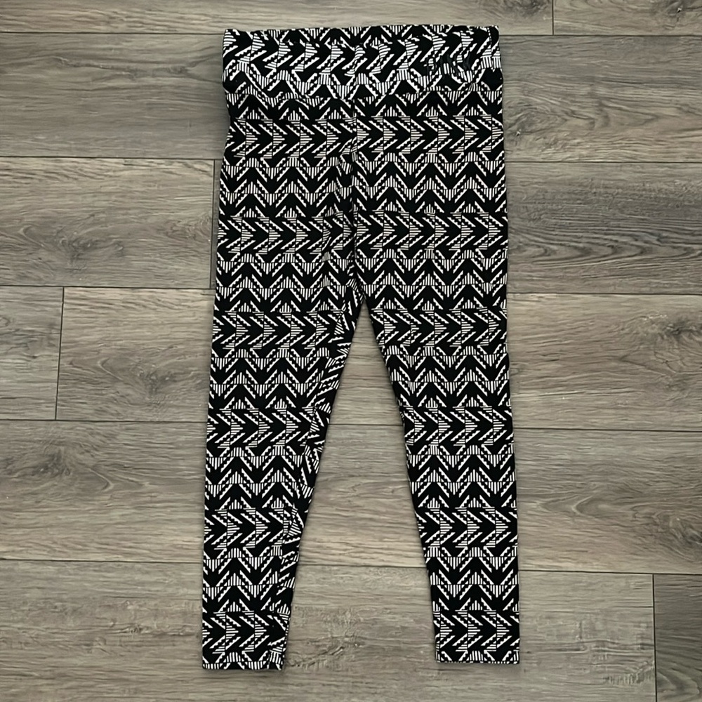 PINK Victoria’s Secret Black/Tan Aztec Glitter Logo Leggings‎ Yoga Pants Size M